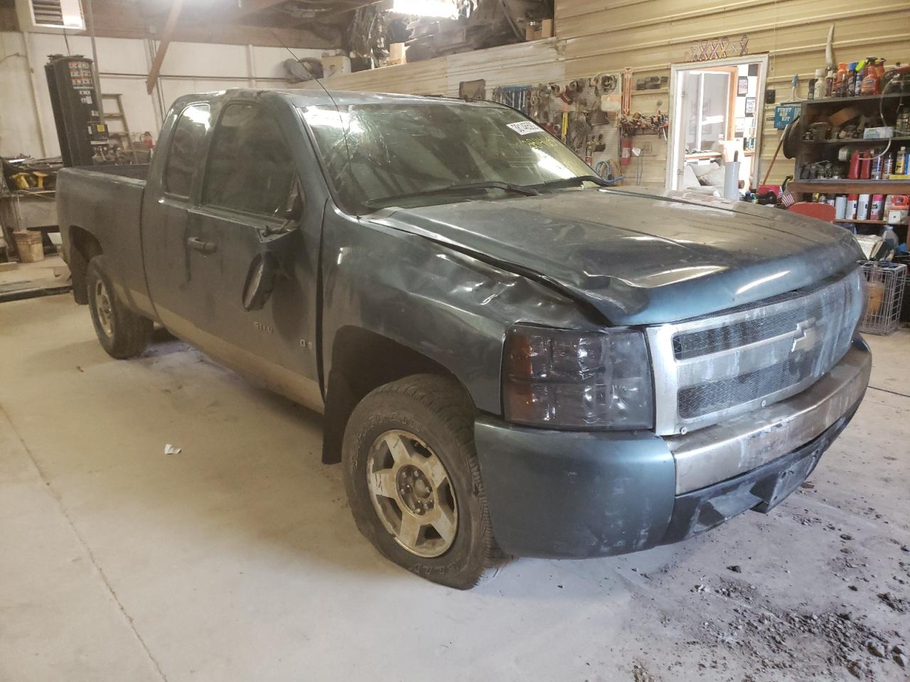 Photo 1 from auction – 2007 CHEVROLET SILVERADO with VIN 1GCEK19037Z646602