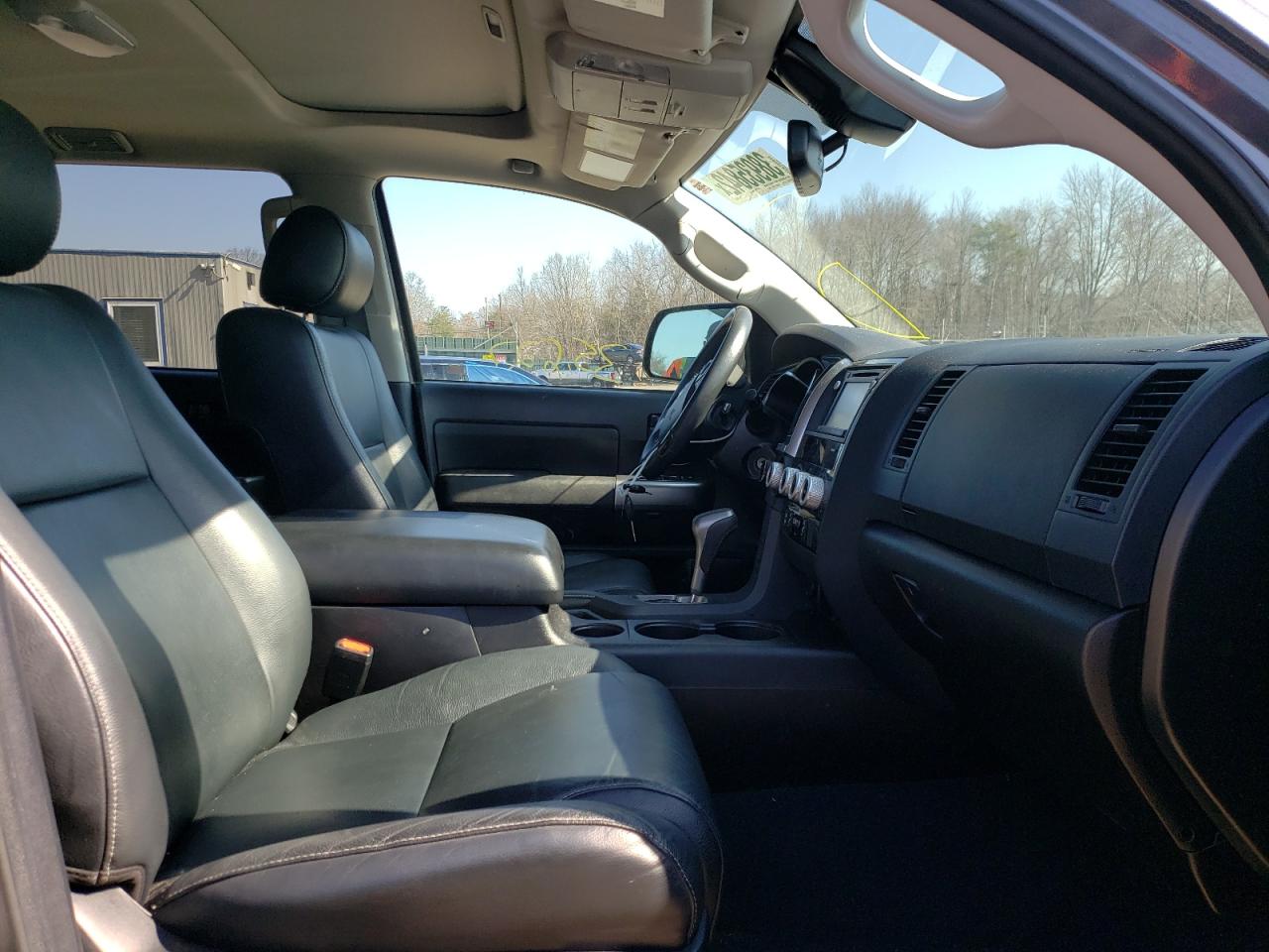 Photo 5 from auction – 2019 TOYOTA SEQUOIA SR with VIN 5TDBY5G11KS174270