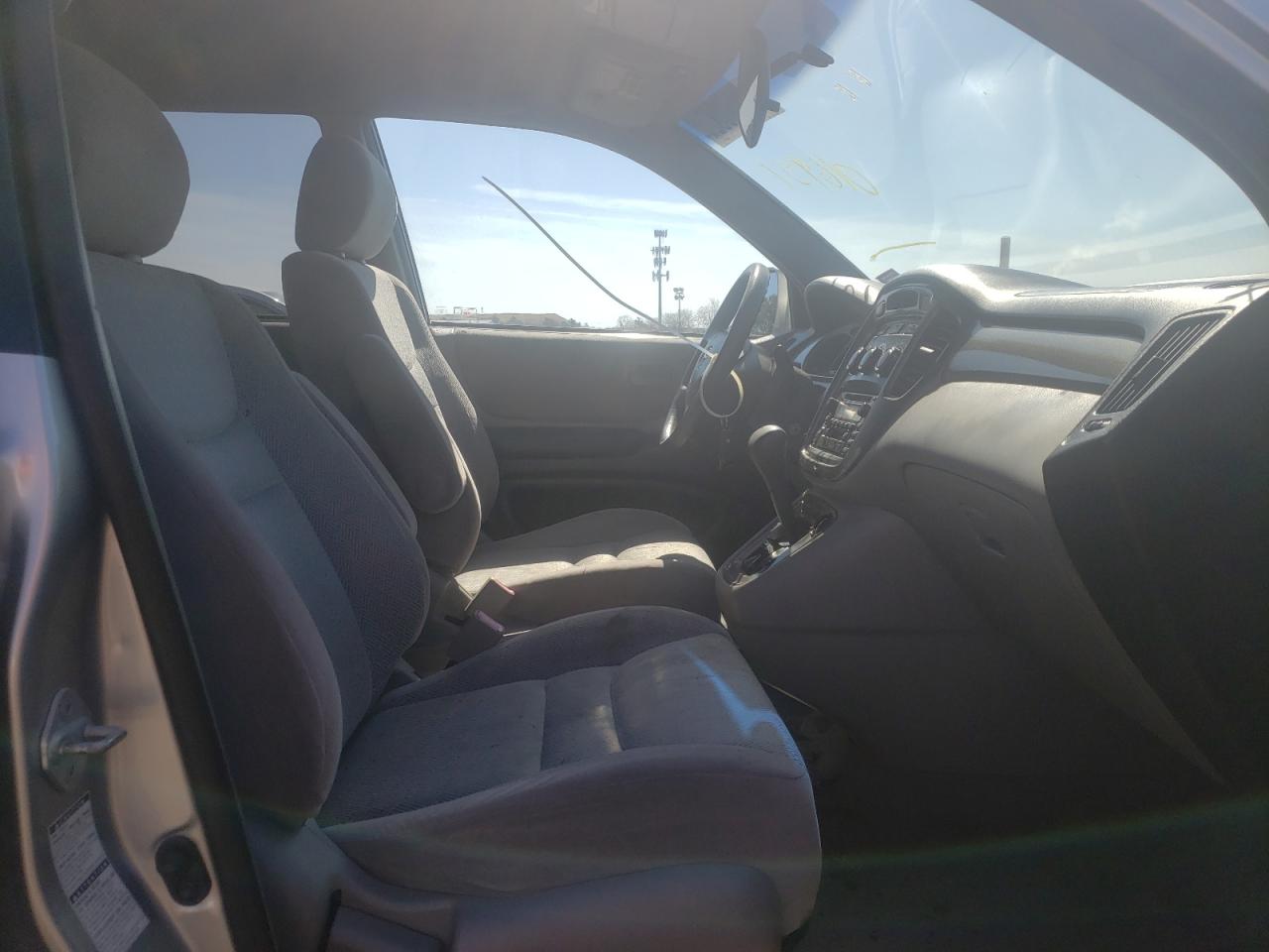 Photo 5 from auction – 2001 TOYOTA HIGHLANDER with VIN JTEHF21A810016951