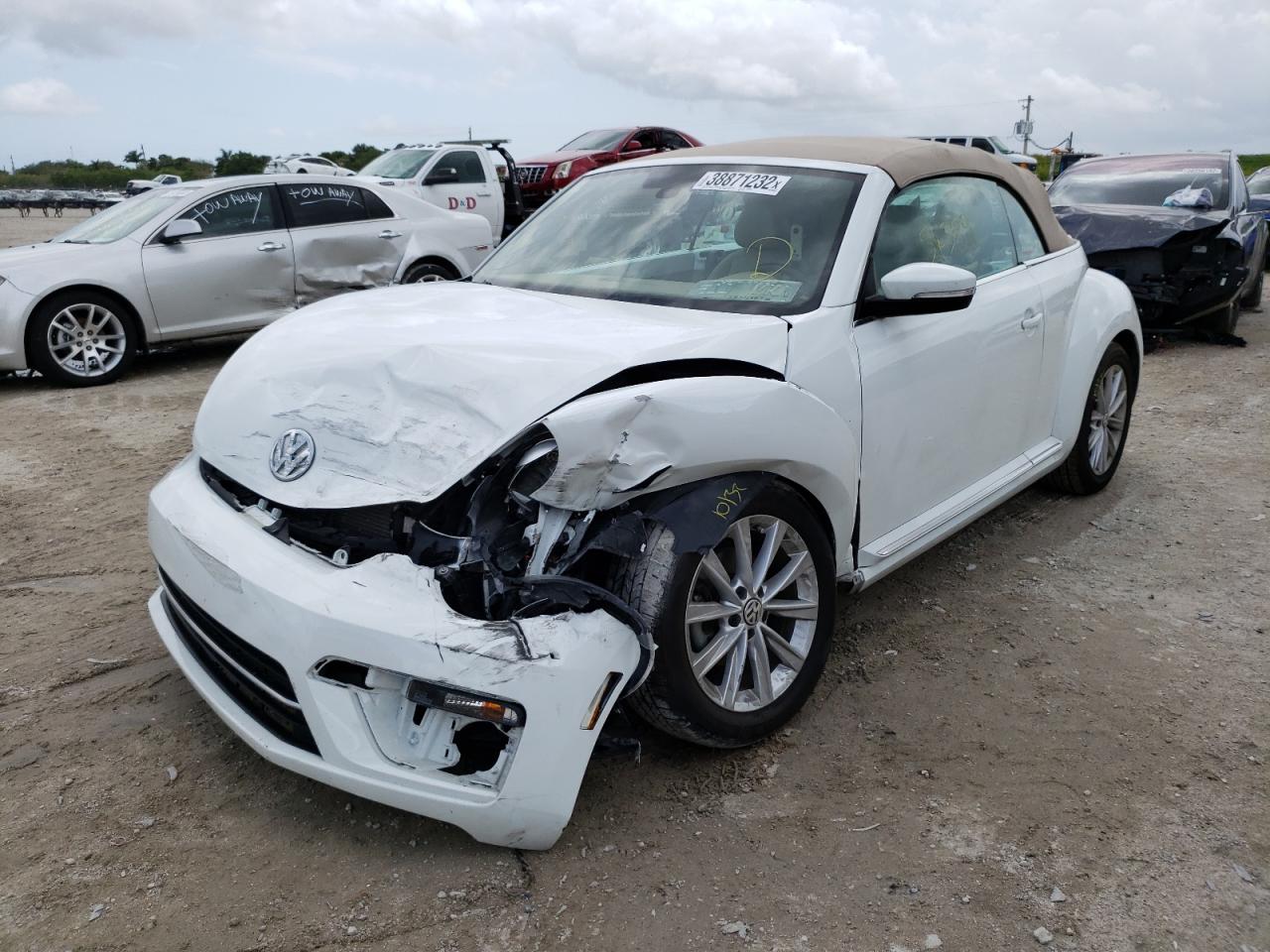 Photo 2 from auction – 2018 VOLKSWAGEN BEETLE S with VIN 3VW5DAAT8JM516580