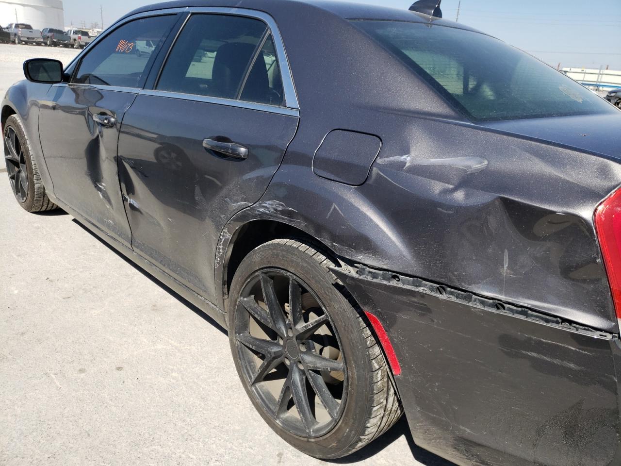 Photo 9 from auction – 2016 CHRYSLER 300 LIMITE with VIN 2C3CCAAG0GH324890