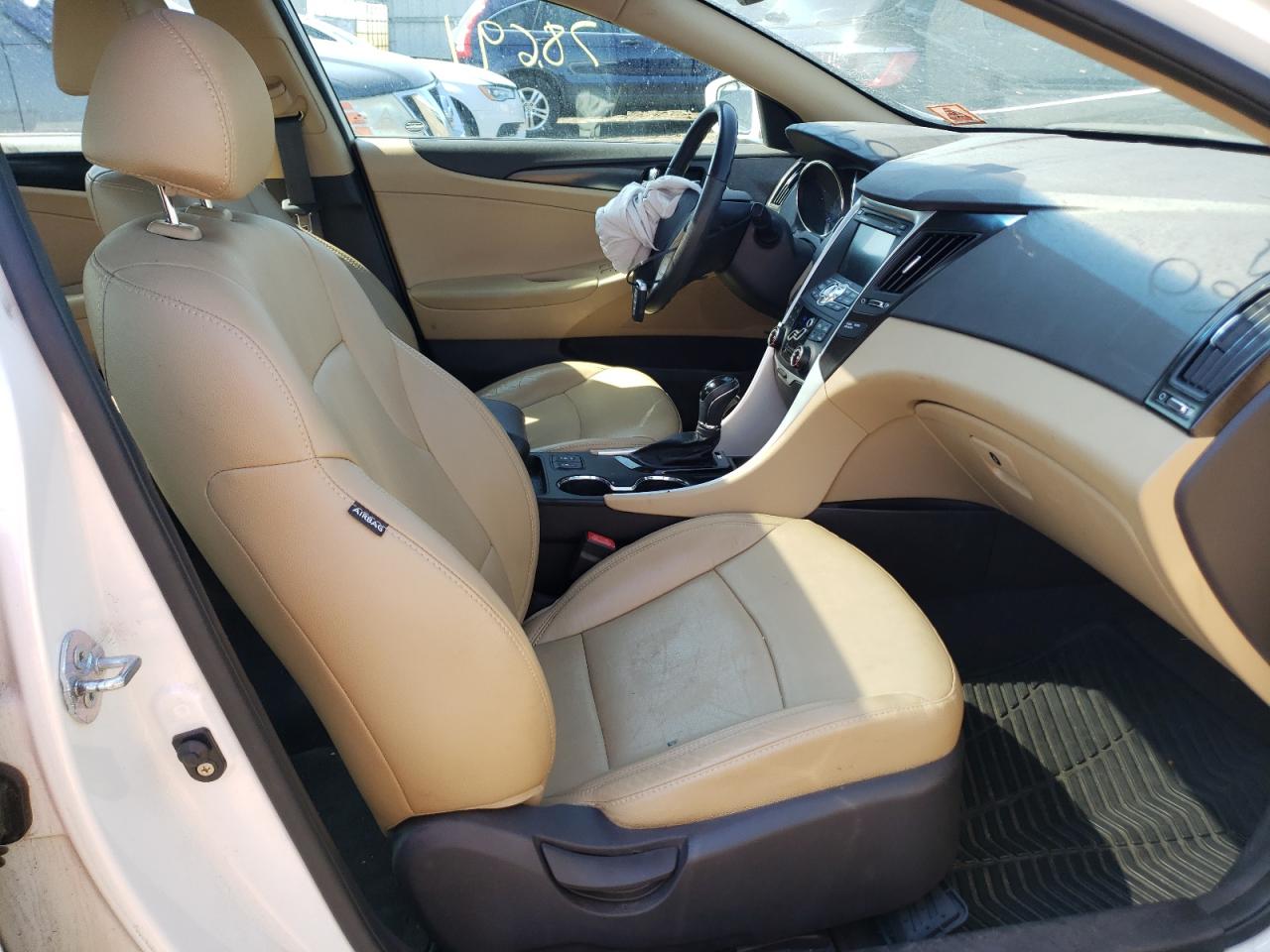 Photo 5 from auction – 2011 HYUNDAI SONATA SE with VIN 5NPEC4AC9BH307041