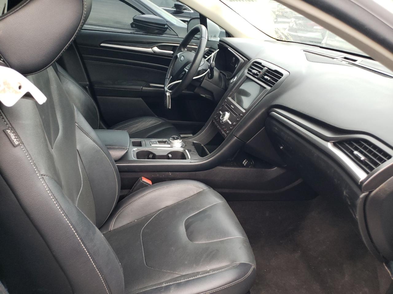 Photo 5 from auction – 2020 FORD FUSION TIT with VIN 3FA6P0D97LR115915