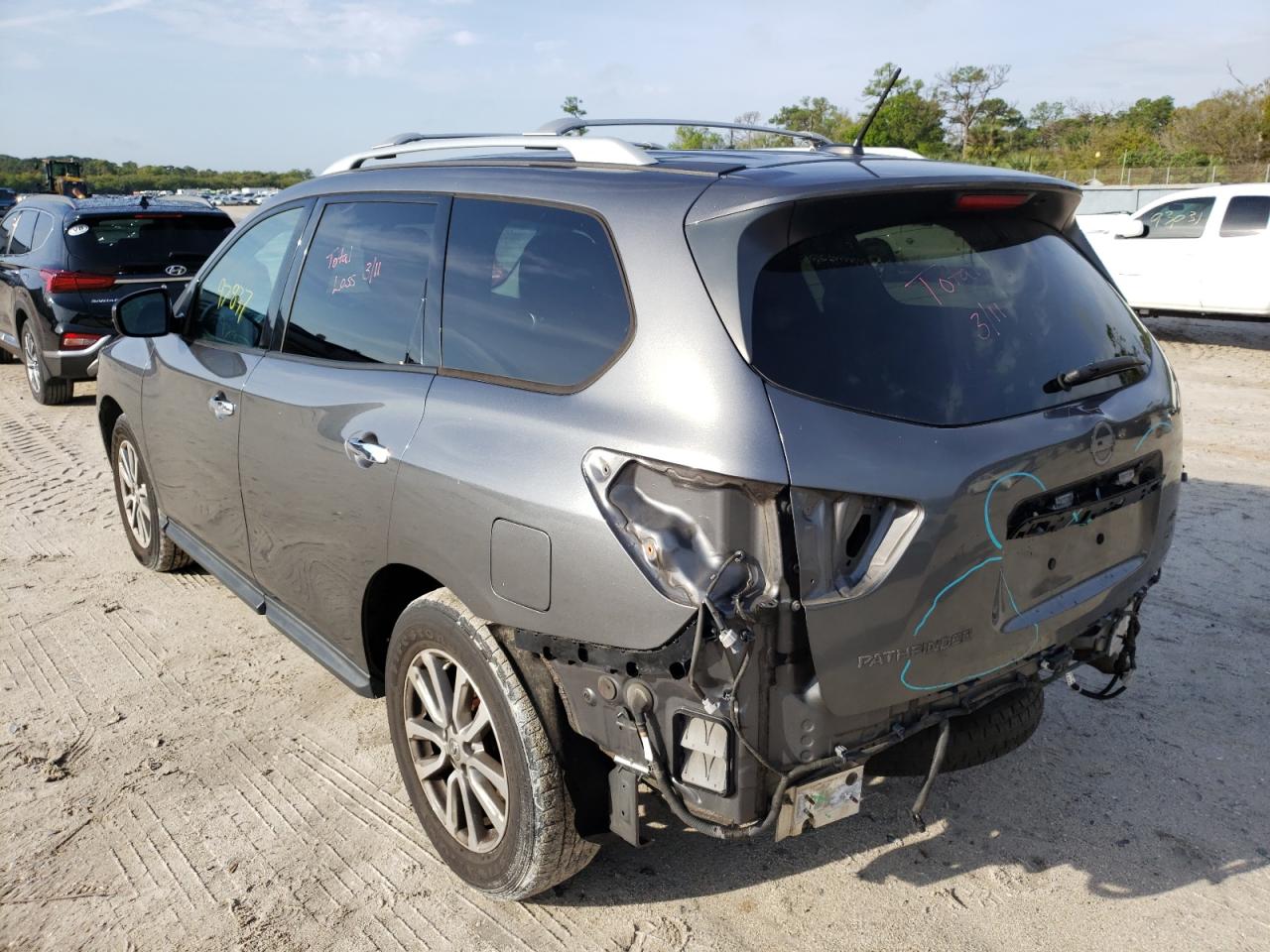 Photo 3 from auction – 2015 NISSAN PATHFINDER with VIN 5N1AR2MN9FC601695