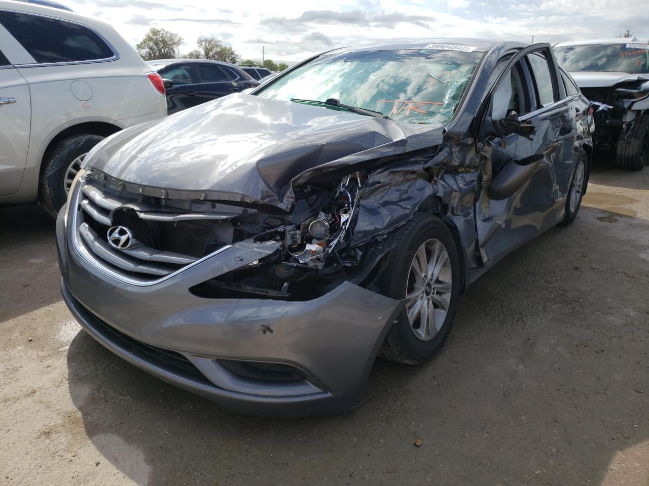 Photo 2 from auction – 2011 HYUNDAI SONATA with VIN 5NPEB4AC6BH138972