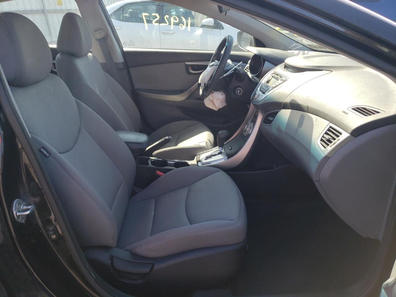 Photo 5 from auction – 2012 HYUNDAI ELANTRA GL with VIN 5NPDH4AE2CH089010