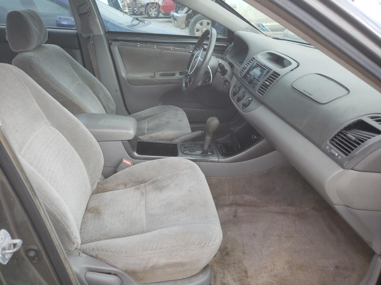 Photo 5 from auction – 2002 TOYOTA CAMRY LE with VIN JTDBE32K020076332