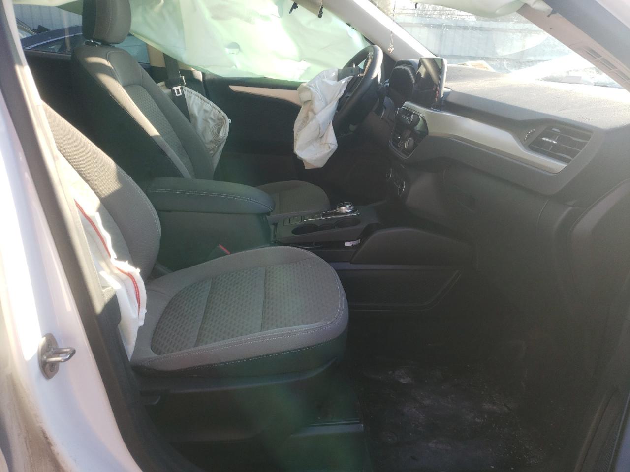 Photo 5 from auction – 2020 FORD ESCAPE SE with VIN 1FMCU9G67LUC39764