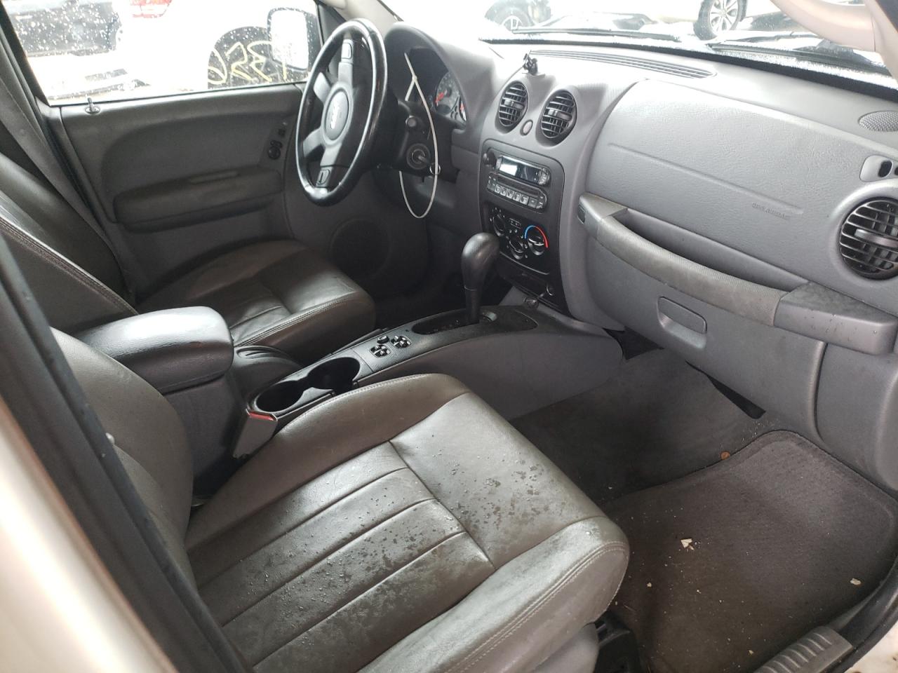 Photo 5 from auction – 2005 JEEP UK with VIN 1J4GK48K25W672744