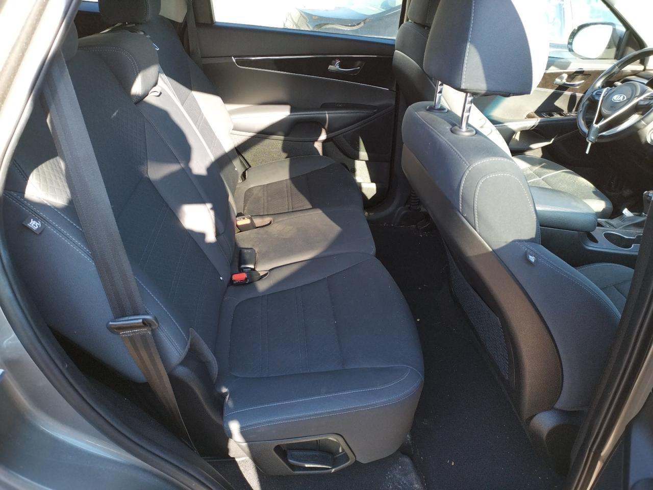Photo 6 from auction – 2018 KIA SORENTO LX with VIN 5XYPGDA33JG412256