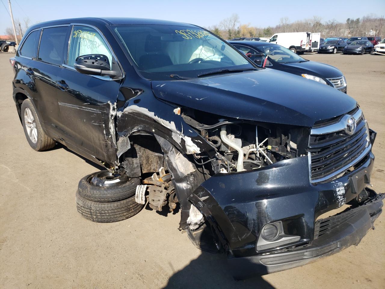 TOYOTA HIGHLANDER 2015 with VIN 5TDBKRFH2FS201795 - Photo from auction