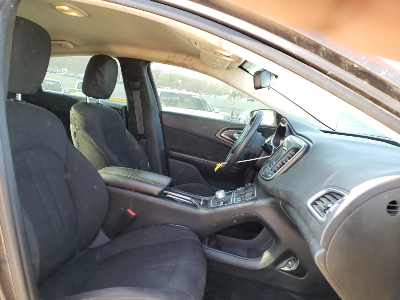 Photo 5 from auction – 2015 CHRYSLER 200 LIMITE with VIN 1C3CCCAB3FN684564
