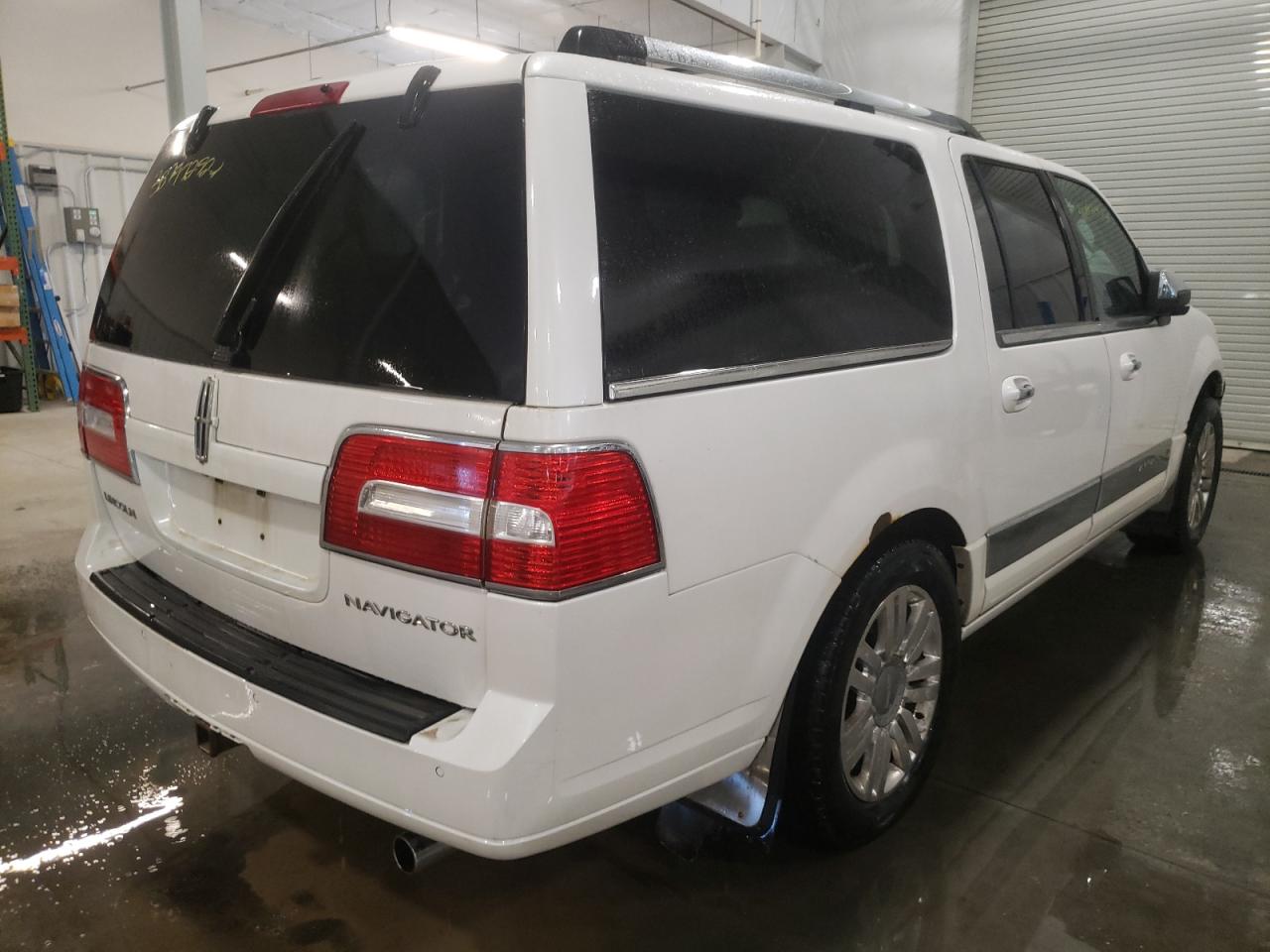 Photo 4 from auction – 2012 LINCOLN NAVIGATOR with VIN 5LMJJ3J55CEL01067