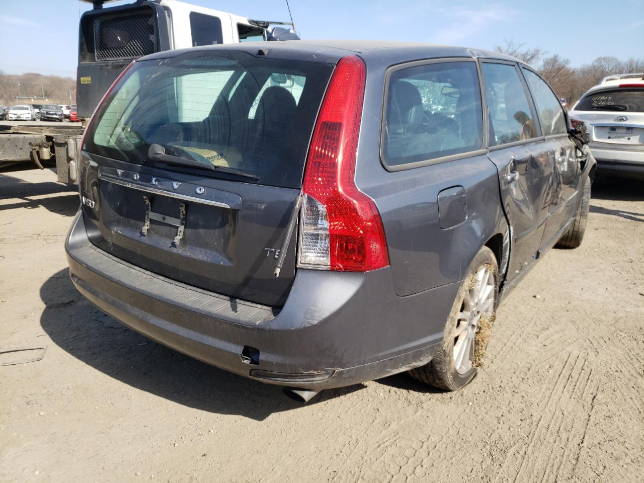 Photo 4 from auction – 2011 VOLVO V50 T5 with VIN YV1672MW0B2624673