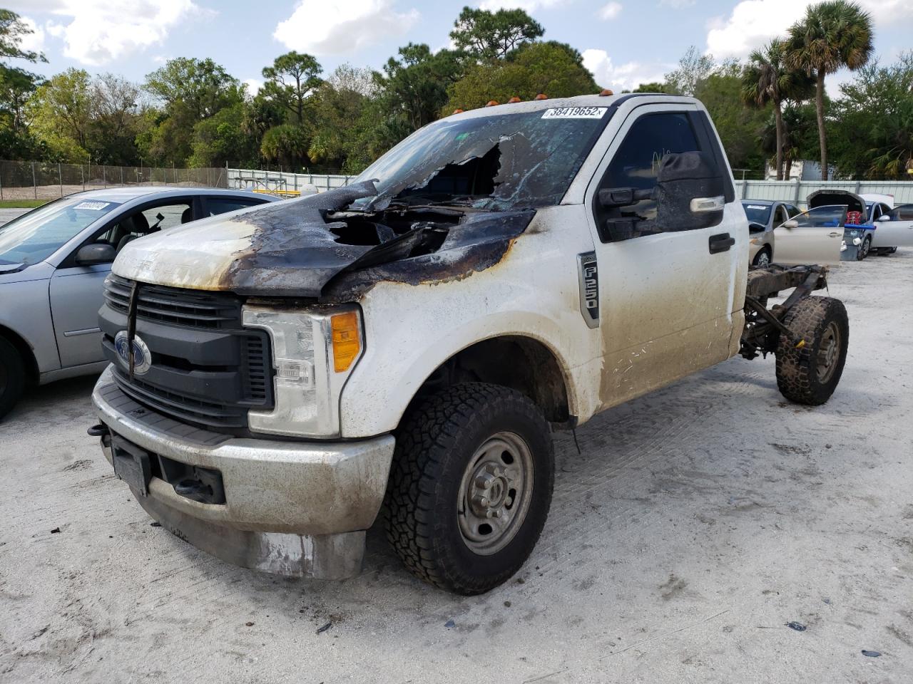 Photo 2 from auction – 2017 FORD F250 SUPER with VIN 1FDBF2B65HED21501