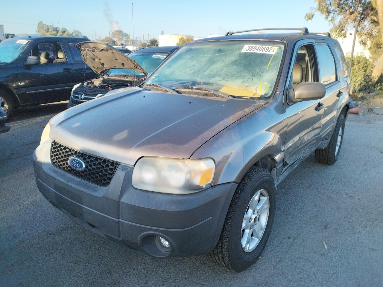 Photo 2 from auction – 2005 FORD ESCAPE XLT with VIN 1FMYU03145KA59846