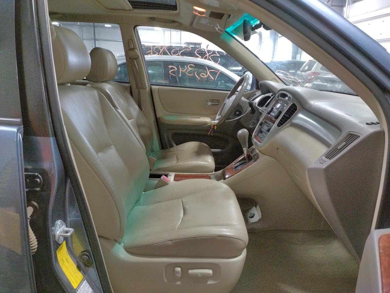 Photo 5 from auction – 2005 TOYOTA HIGHLANDER with VIN JTEEP21A050136216