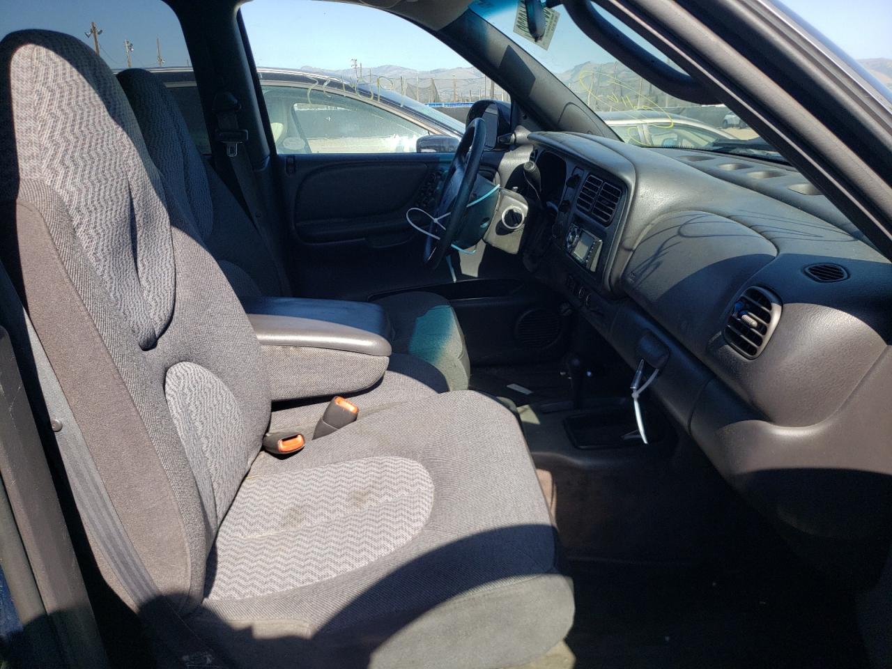 Photo 5 from auction – 2000 DODGE DURANGO with VIN 1B4HS28N8YF218900