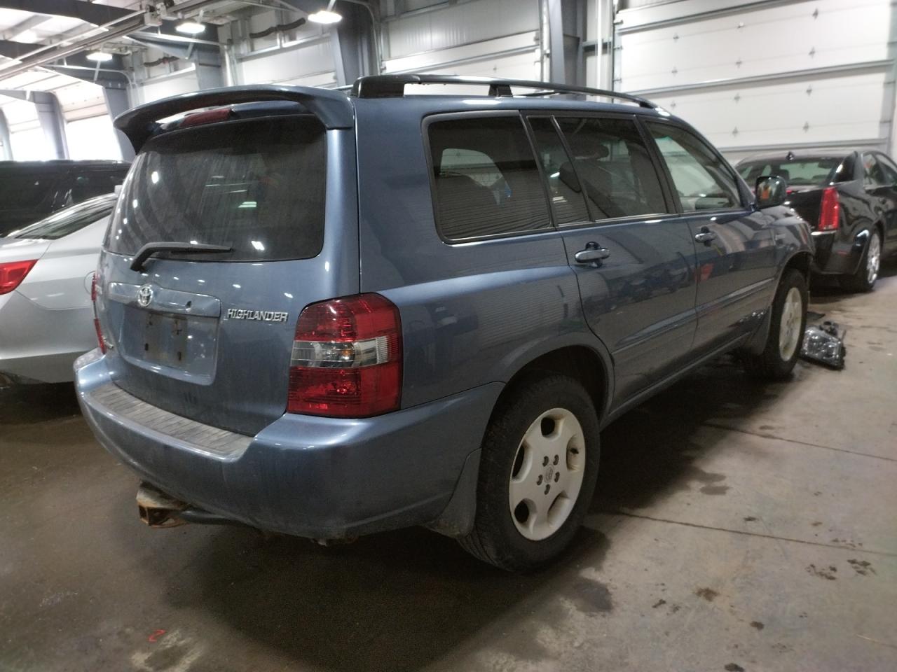 Photo 4 from auction – 2005 TOYOTA HIGHLANDER with VIN JTEEP21A050136216