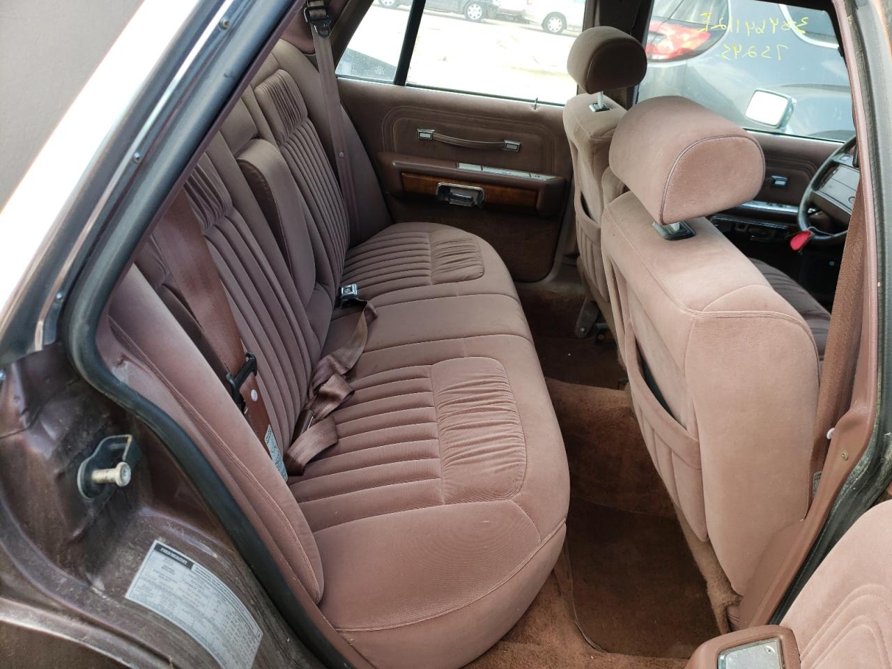 Photo 6 from auction – 1990 FORD CROWN VICT with VIN 2FACP74F8LX146979