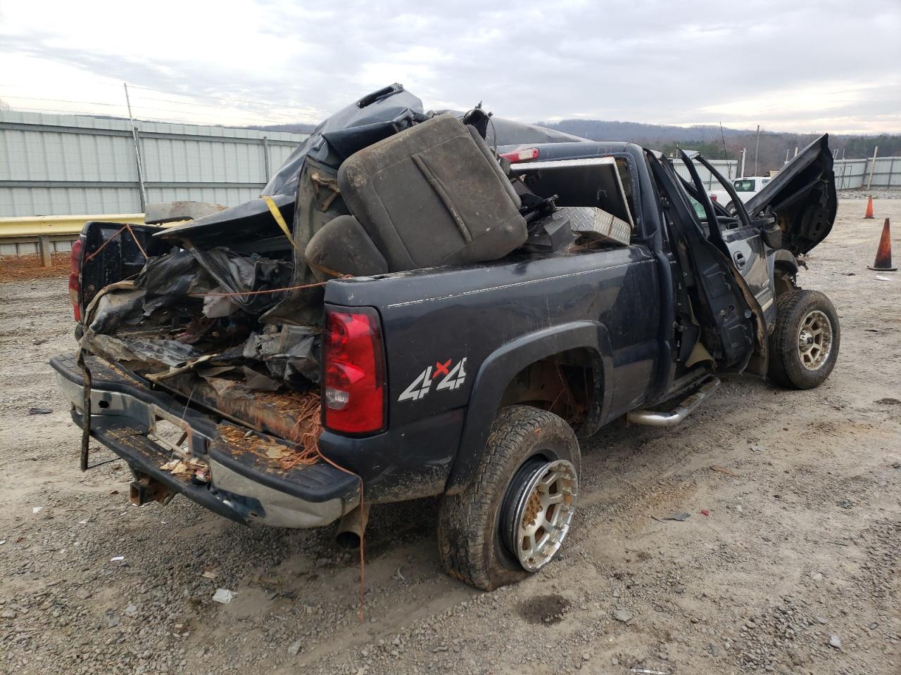 Photo 4 from auction – 2005 CHEVROLET SILVERADO with VIN 1GCHK29U65E142717