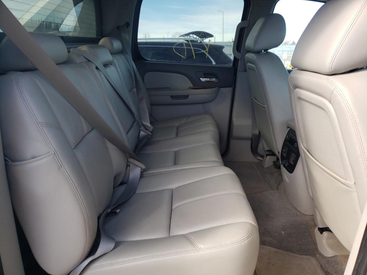 Photo 6 from auction – 2011 CHEVROLET AVALANCHE with VIN 3GNTKFE32BG308015
