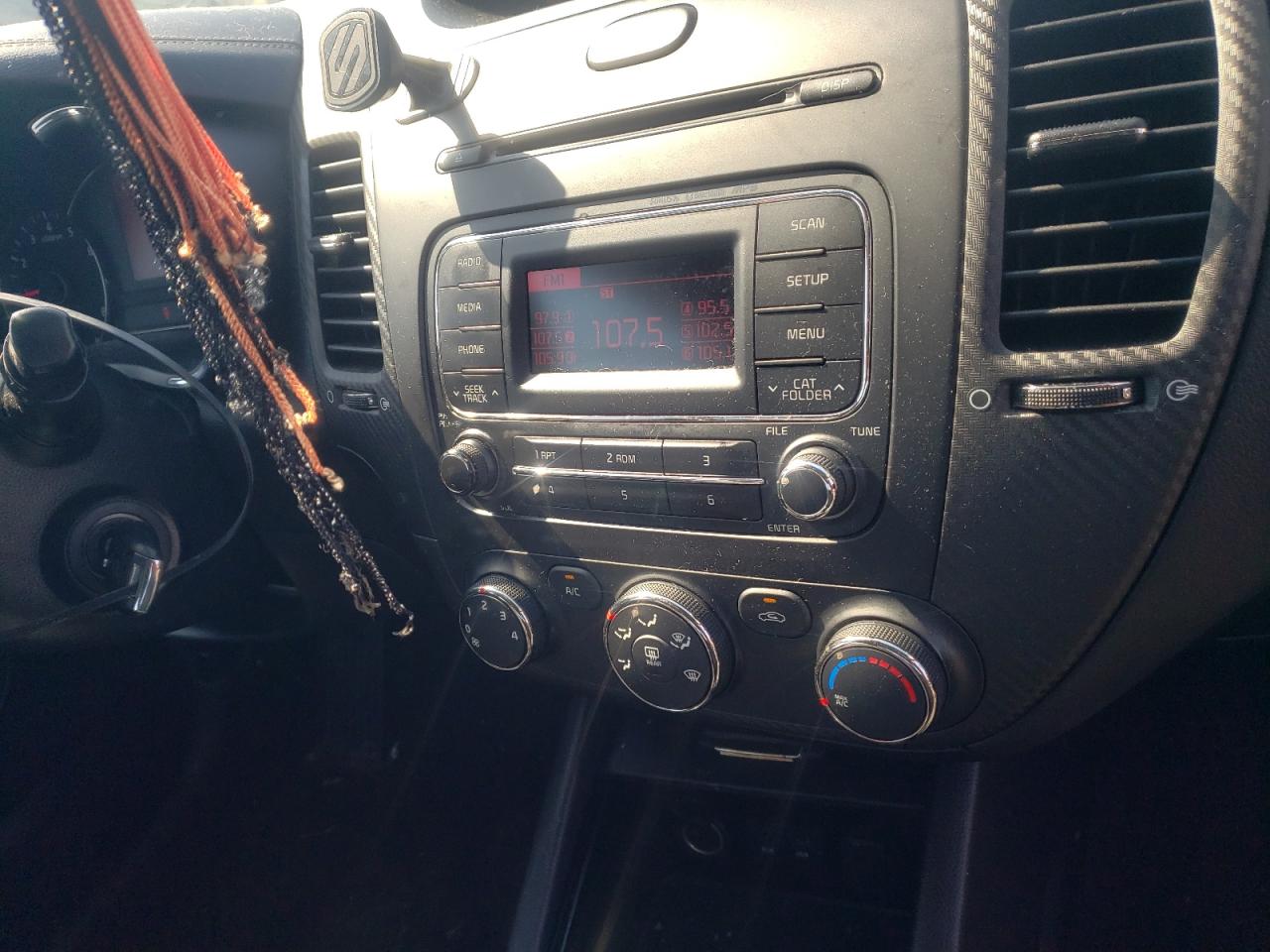 Photo 9 from auction – 2015 KIA FORTE EX with VIN KNAFX4A87F5316120