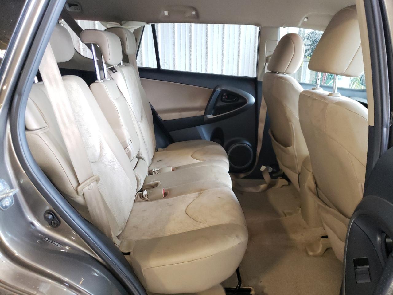 Photo 6 from auction – 2011 TOYOTA RAV4 with VIN 2T3ZF4DV4BW069226