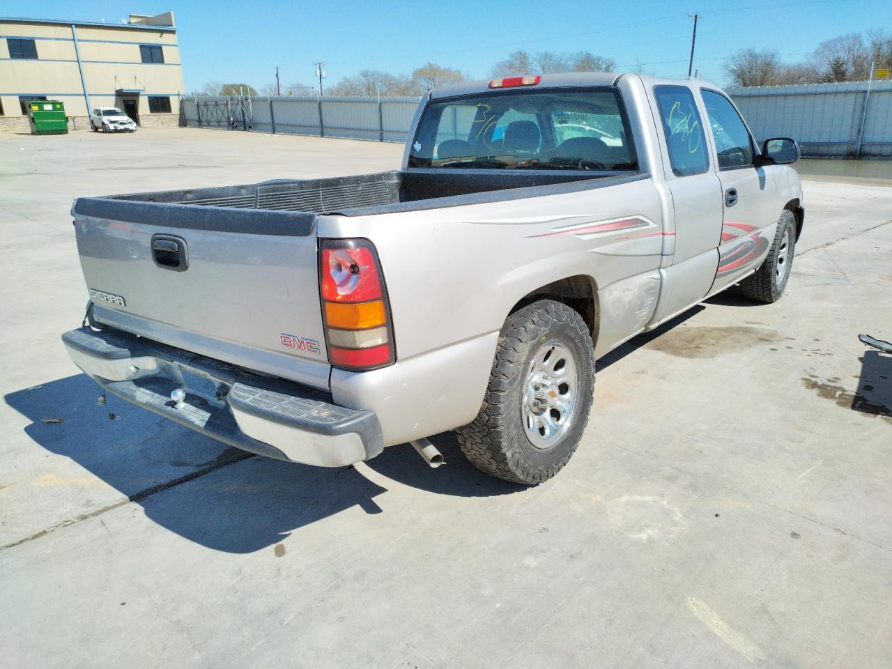 Photo 4 from auction – 2005 GMC NEW SIERRA with VIN 1GTEC19X35Z240360