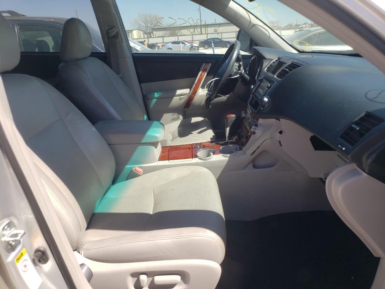 Photo 5 from auction – 2013 TOYOTA HIGHLANDER with VIN 5TDYK3EH3DS126840