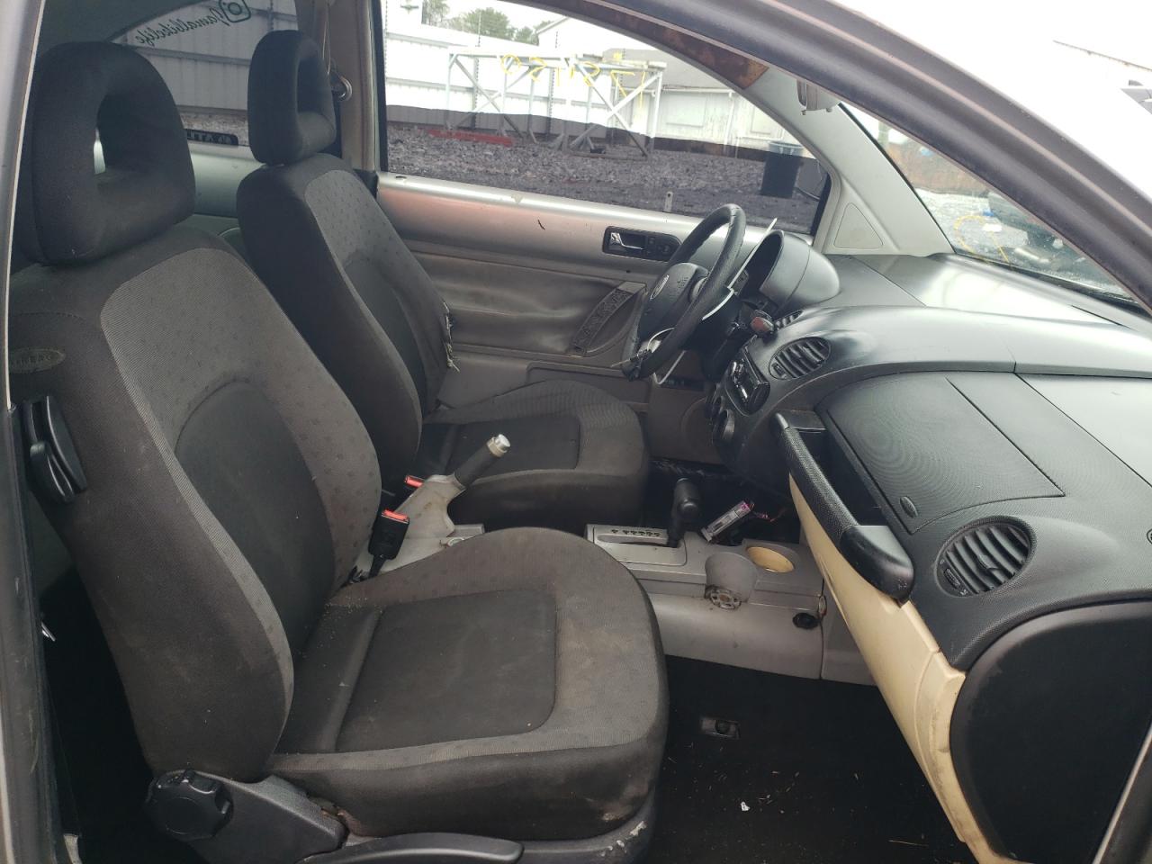 Photo 5 from auction – 2000 VOLKSWAGEN NEW BEETLE with VIN 3VWBC21C2YM480326