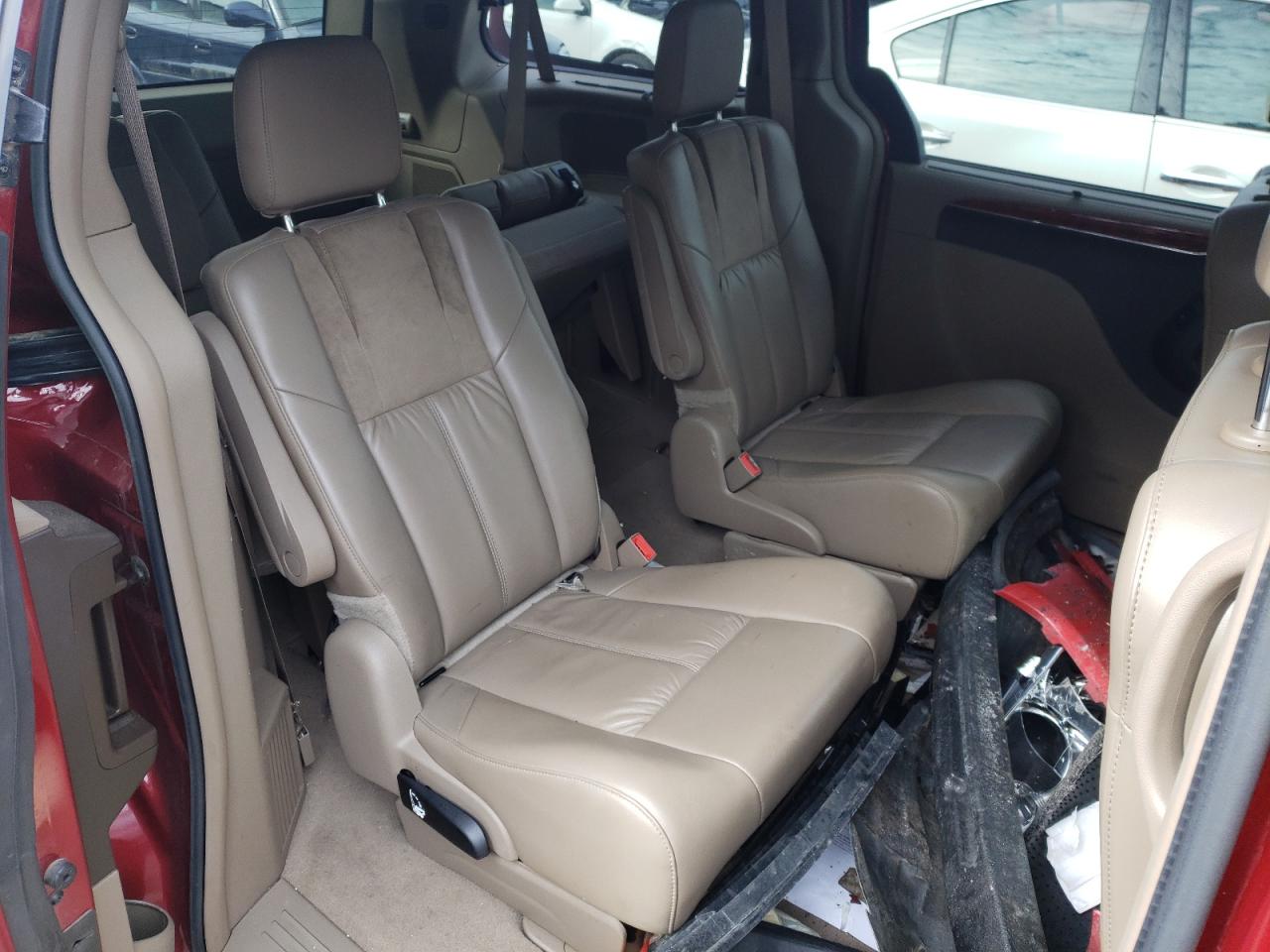 Photo 6 from auction – 2016 CHRYSLER TOWN & COU with VIN 2C4RC1GG7GR142692