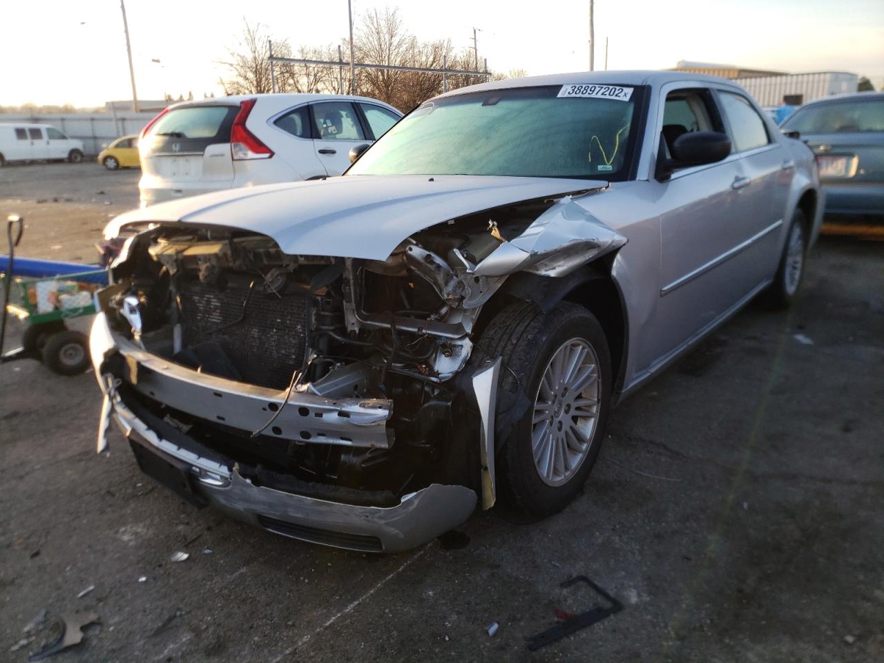 Photo 2 from auction – 2009 CHRYSLER 300 LX with VIN 2C3KA43D29H528762