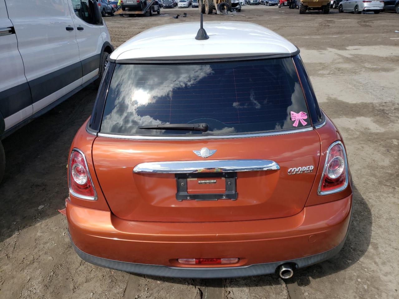 Photo 6 from auction – 2011 MINI COOPER with VIN WMWSU3C56BT096284