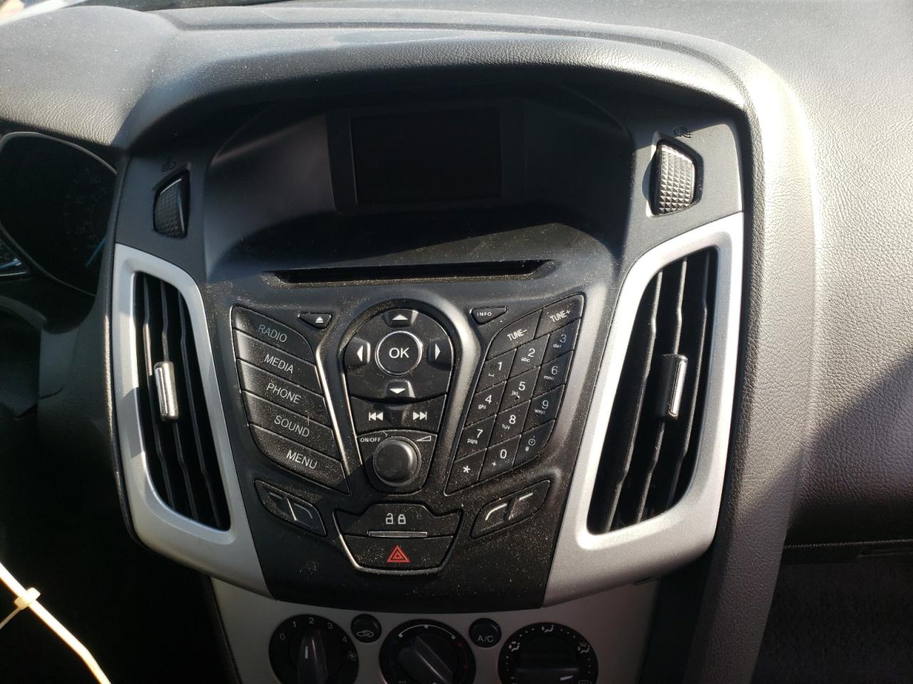 Photo 9 from auction – 2014 FORD FOCUS SE with VIN 1FADP3F25EL182894