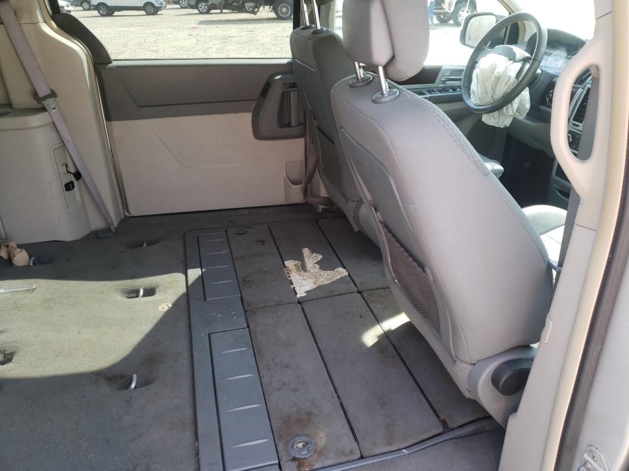 Photo 6 from auction – 2010 CHRYSLER TOWN & COU with VIN 2A4RR5D1XAR271081