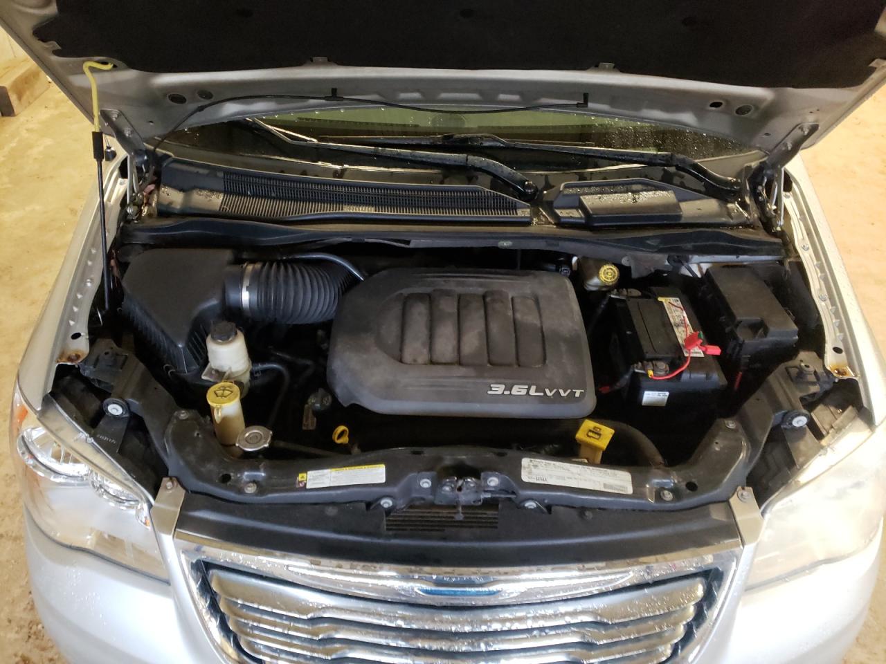 Photo 7 from auction – 2012 CHRYSLER TOWN & COU with VIN 2C4RC1BG8CR117365