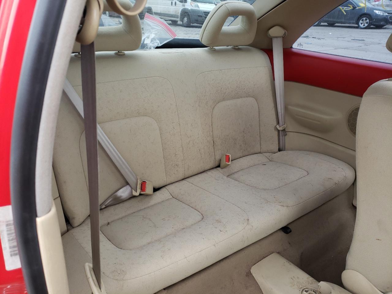 Photo 6 from auction – 1998 VOLKSWAGEN BEETLE with VIN 3VWBB61C9WM032012