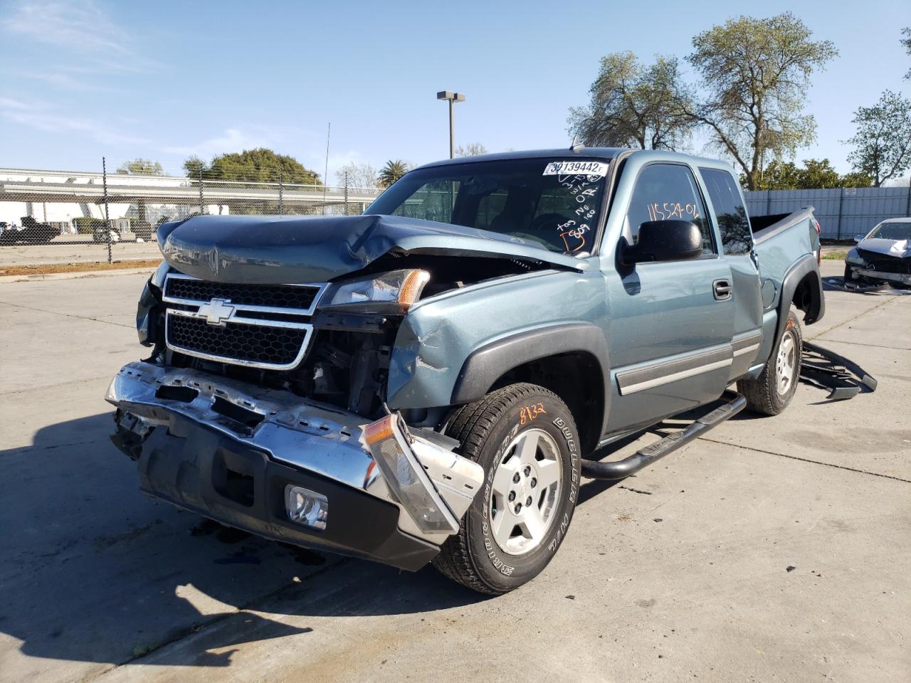 Photo 2 from auction – 2006 CHEVROLET SILVERADO with VIN 1GCEK19TX6Z175461