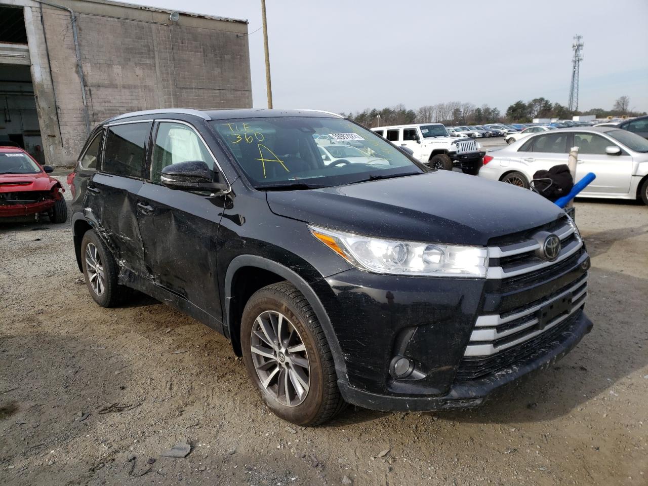 TOYOTA HIGHLANDER 2018 with VIN 5TDJZRFH6JS827530 - Photo from auction