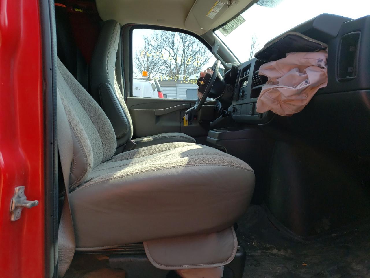 Photo 5 from auction – 2017 CHEVROLET EXPRESS G2 with VIN 1GCWGAFF6H1168416