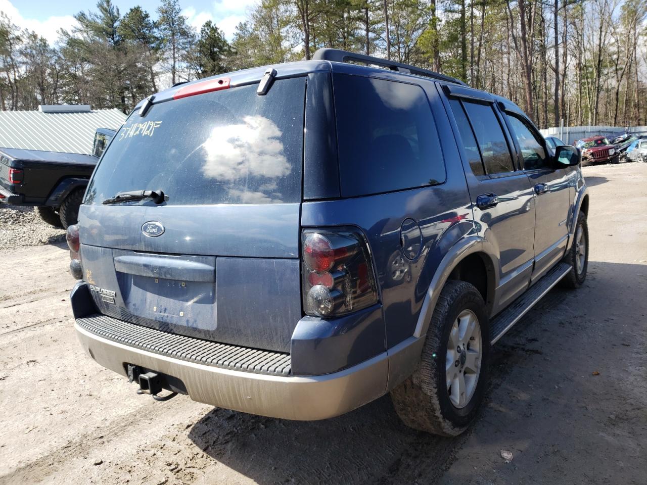 Photo 4 from auction – 2004 FORD EXPLORER E with VIN 1FMZU74W44ZA69953