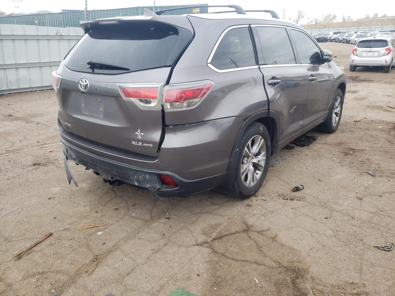 Photo 4 from auction – 2015 TOYOTA HIGHLANDER with VIN 5TDJKRFH5FS197639
