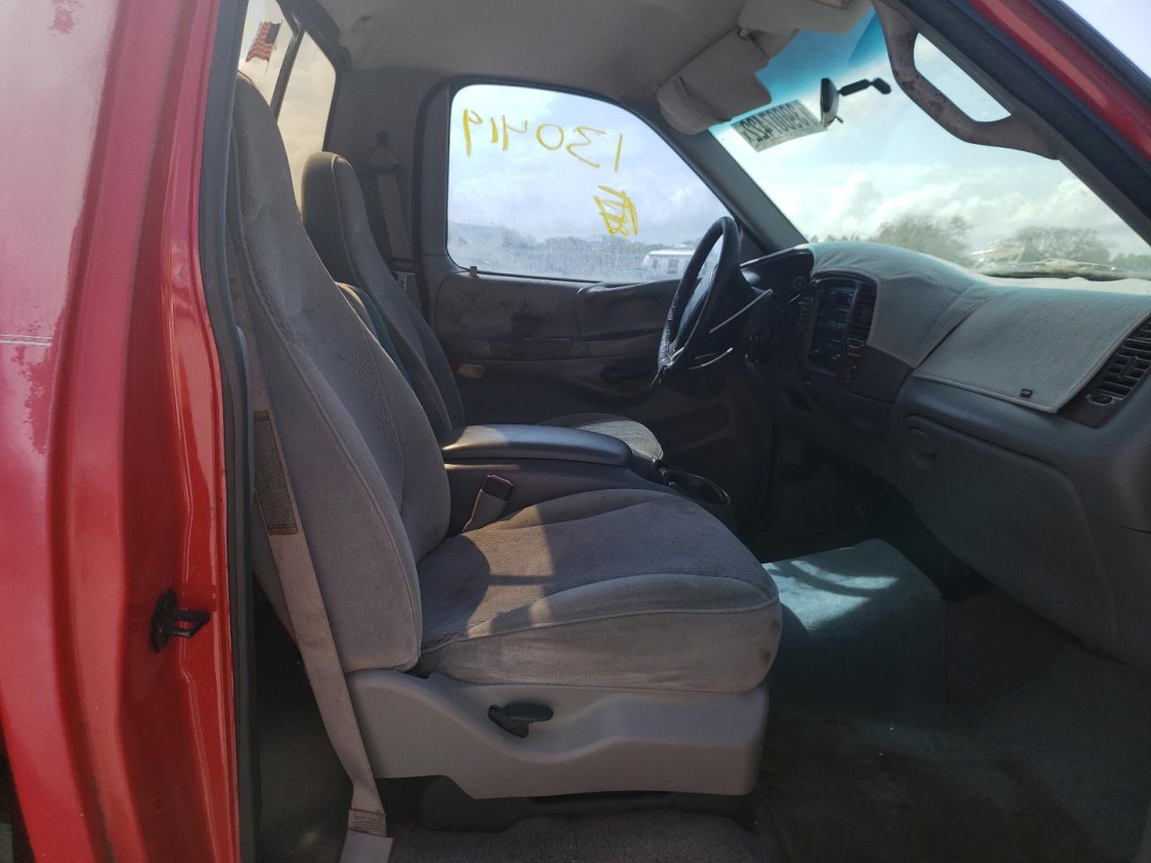 Photo 5 from auction – 1998 FORD F150 with VIN 2FTZF0764WCA55844
