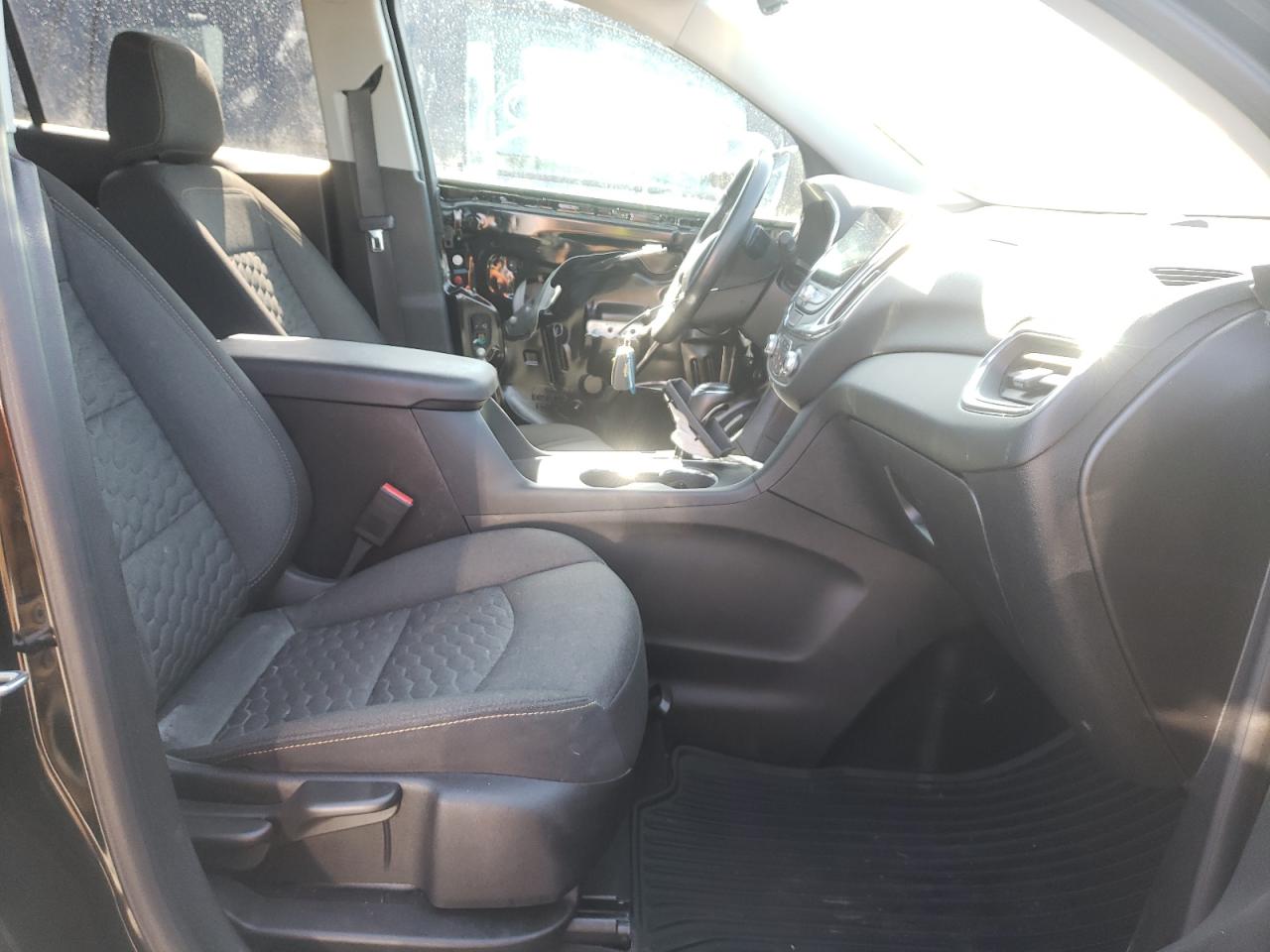 Photo 5 from auction – 2019 CHEVROLET EQUINOX LT with VIN 2GNAXVEX2K6233785