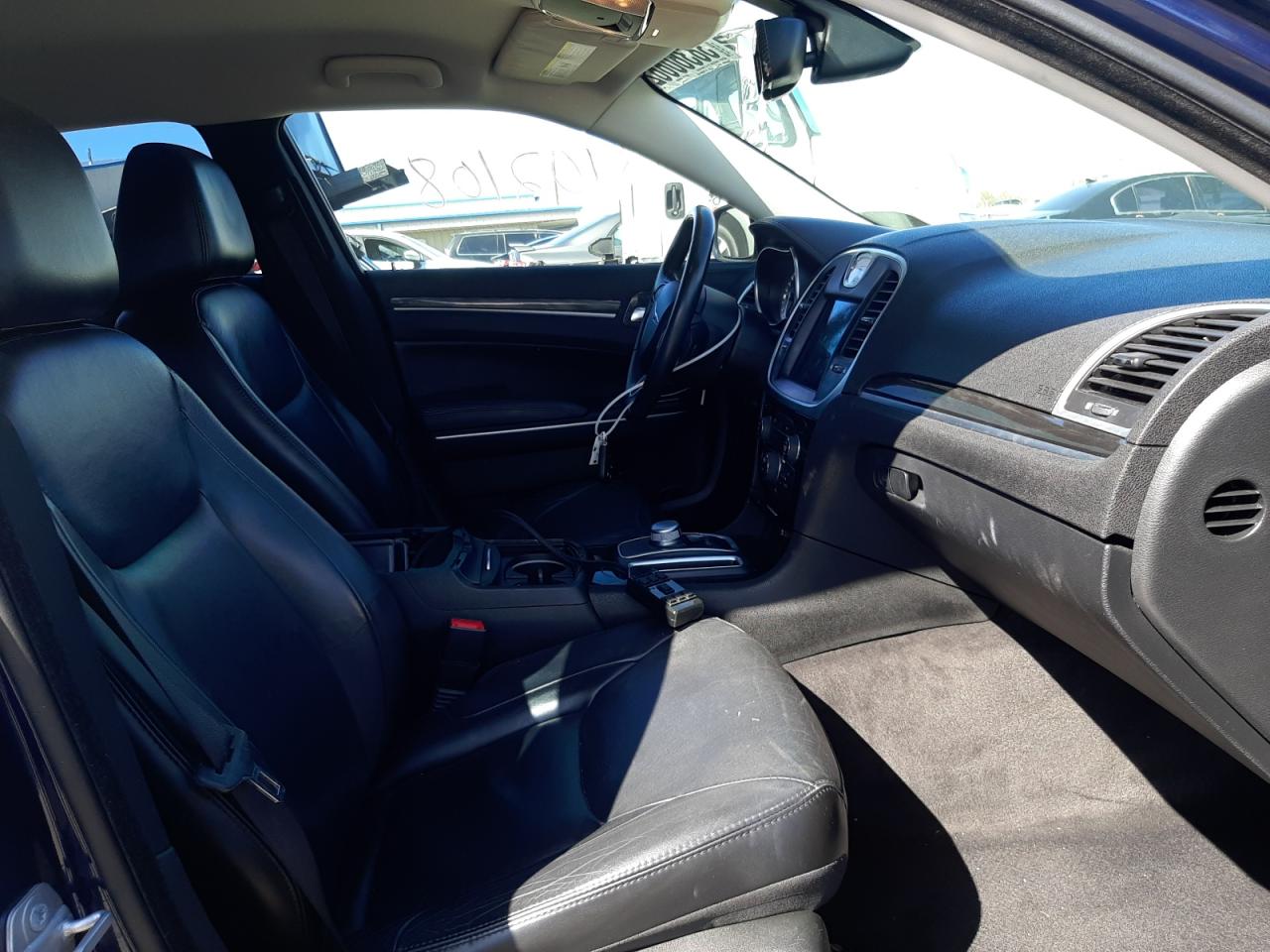 Photo 5 from auction – 2015 CHRYSLER 300 LIMITE with VIN 2C3CCAAG1FH766222