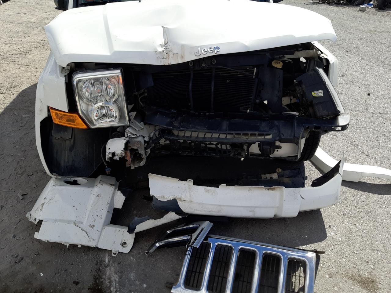 Photo 9 from auction – 2007 JEEP COMMANDER with VIN 1J8HH48K37C537519