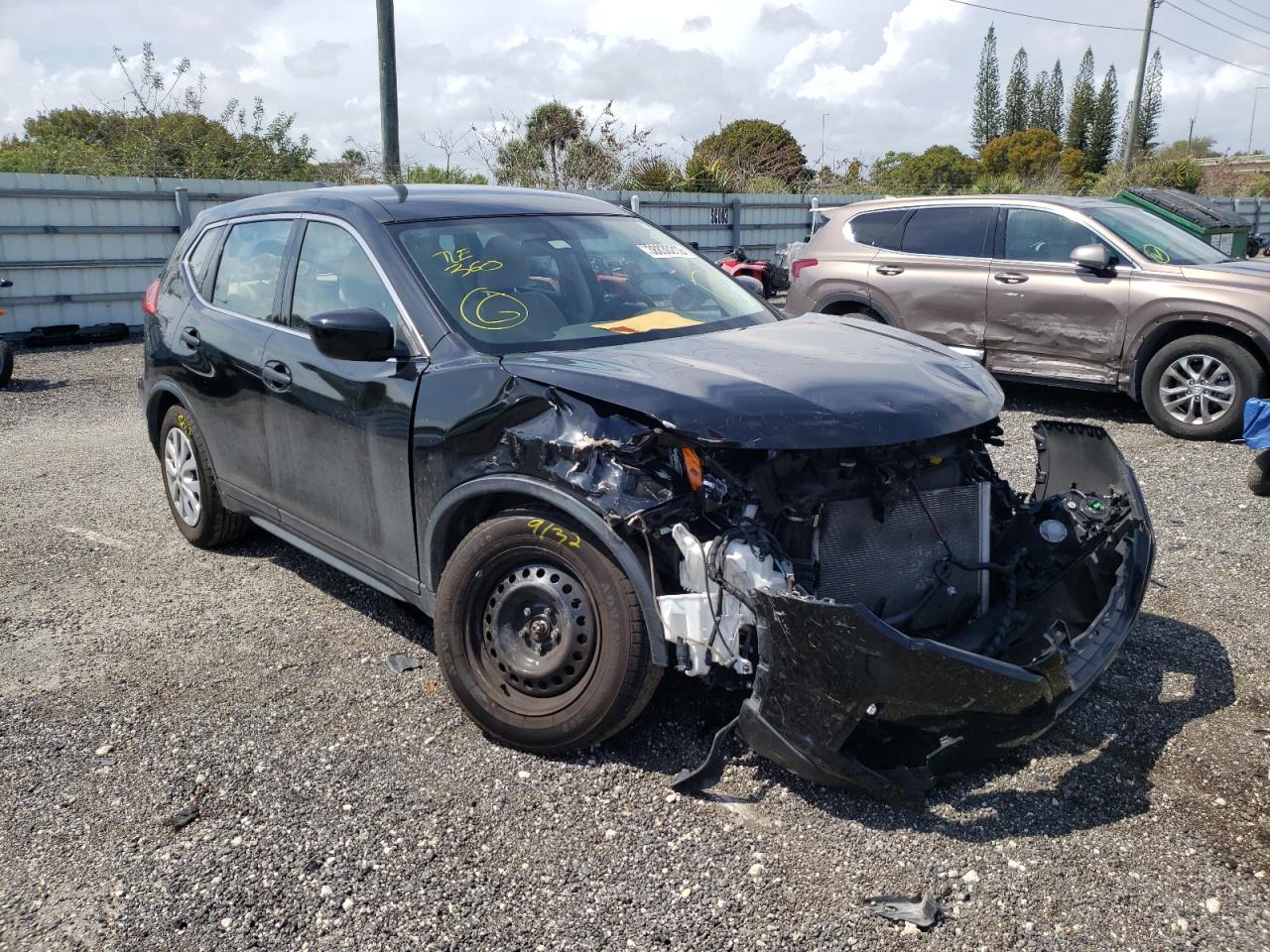 NISSAN ROGUE S 2017 with VIN JN8AT2MT0HW399629 - Photo from auction