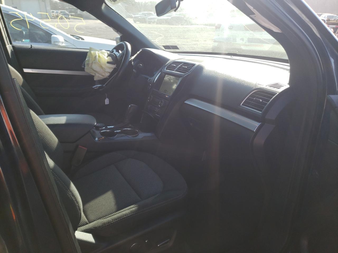 Photo 5 from auction – 2017 FORD EXPLORER X with VIN 1FM5K8D81HGD76462
