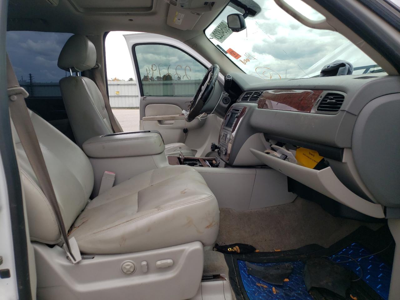 Photo 5 from auction – 2010 CHEVROLET TAHOE C150 with VIN 1GNUCCE03AR101895